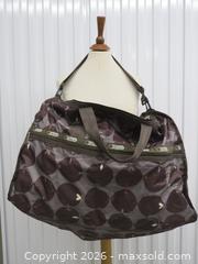 MaxSold Auction: LeSportsac Large Brown/Taupe Pattern Weekend Duffel - Toronto (Ontario, Canada) PARTNER MANAGED Downsizing Online Auction - Research Road (STORAGE)