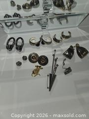 MaxSold Auction: MIRRORED 3 DRAWER JEWELLY BOX - Toronto (Ontario, Canada) PARTNER MANAGED Downsizing Online Auction - Research Road (STORAGE)