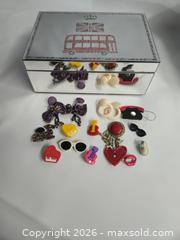 MaxSold Auction:  MIRRORED JEWELLRY BOX WITH ASSORTED COSTUME JEWELLRY - Toronto (Ontario, Canada) PARTNER MANAGED Downsizing Online Auction - Research Road (STORAGE)