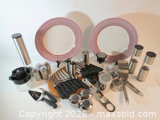 MaxSold Auction: SPODE PEARL RIVER, KUHN RICON AND MORE - Toronto (Ontario, Canada) PARTNER MANAGED Downsizing Online Auction - Research Road (STORAGE)