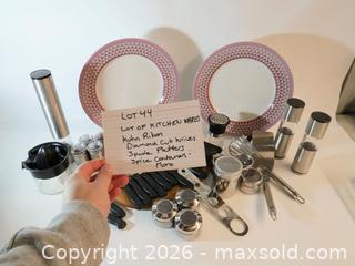 MaxSold Auction: SPODE PEARL RIVER, KUHN RICON AND MORE - Toronto (Ontario, Canada) PARTNER MANAGED Downsizing Online Auction - Research Road (STORAGE)