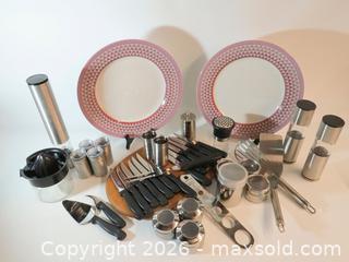 MaxSold Auction: SPODE PEARL RIVER, KUHN RICON AND MORE - Toronto (Ontario, Canada) PARTNER MANAGED Downsizing Online Auction - Research Road (STORAGE)