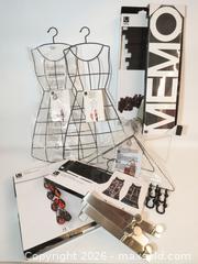 MaxSold Auction: UMBRA ASSORTED CLOSET ORGANIZING ACCESSORIES - Toronto (Ontario, Canada) PARTNER MANAGED Downsizing Online Auction - Research Road (STORAGE)