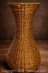 MaxSold Auction: Vtg Extra-Tall 22” Handwoven Rattan Basket Vase — Boho / MCM / Farmhouse Statement Floor P - Newmarket (Ontario, Canada) SELLER MANAGED Downsizing Online Auction -  Brimson Drive (STORAGE)