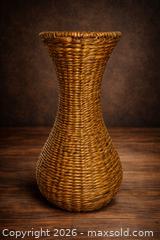 MaxSold Auction: Vtg Extra-Tall 22” Handwoven Rattan Basket Vase — Boho / MCM / Farmhouse Statement Floor P - Newmarket (Ontario, Canada) SELLER MANAGED Downsizing Online Auction -  Brimson Drive (STORAGE)