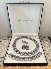 MaxSold Auction: Fifth Avenue Collection Silver-Tone Rhinestone Jewelry Set - Gull Lake (Alberta, Canada) SELLER MANAGED Reseller Online Auction -  Stuart Avenue