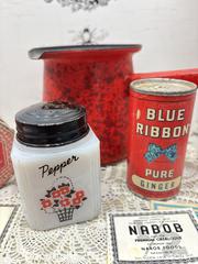 MaxSold Auction: Mid-Century Vintage Collectible Kitchenware - Gull Lake (Alberta, Canada) SELLER MANAGED Reseller Online Auction -  Stuart Avenue