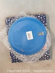 MaxSold Auction: Auckland 3D plate - Toronto (Ontario, Canada) SELLER MANAGED Downsizing Online Auction - Torbarrie Road (STORAGE)