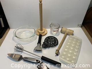 MaxSold Auction: Lot of Mixed Kitchen Utensils & Cookware Accessories - New Westminster (British Columbia, Canada) SELLER MANAGED Reseller Online Auction - Canfor Avenue