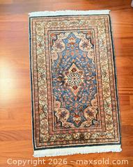 MaxSold Auction: Small Persian Style Accent Rug and Pad - Lincoln (California, USA) PARTNER MANAGED Moving Online Auction - Tiger Lily Lane