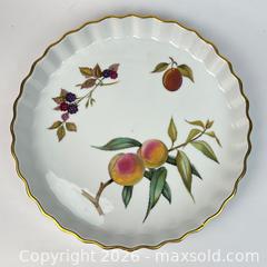 MaxSold Auction: Evesham Royal Worcester Fine Porcelain Pie Plate 10 1/2" British Collectible Bone China  - Toronto (Ontario, Canada) SELLER MANAGED Downsizing Online Auction - Greenland Road