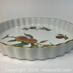 MaxSold Auction: Evesham Royal Worcester Fine Porcelain Pie Plate 10 1/2" British Collectible Bone China  - Toronto (Ontario, Canada) SELLER MANAGED Downsizing Online Auction - Greenland Road