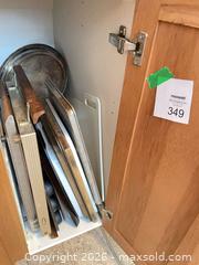 MaxSold Auction: Assorted Bakeware Lot: Baking Sheets, Muffin Pan, Serving Paddle - Kingston (Ontario, Canada) SELLER MANAGED Downsizing Online Auction - Langfield Street