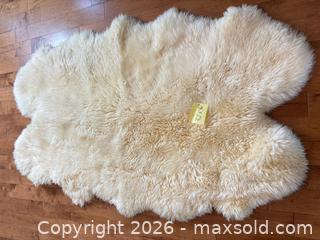 MaxSold Auction: Large Cream Australian/New Zealand Sheepskin Rug - Saanich (British Columbia, Canada) SELLER MANAGED Estate Sale Online Auction - Doncaster Drive