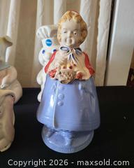 MaxSold Auction: Lot of 6 Vintage Ceramic/Porcelain Cookie Jars & Figurines - San Jose (California, USA) PARTNER MANAGED Estate Sale Online Auction - Dunn Ave
