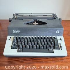MaxSold Auction: Olympia Report de Luxe SKE Portable Electric Typewriter - Vancouver (British Columbia, Canada) SELLER MANAGED Downsizing Online Auction - Ortona Crescent