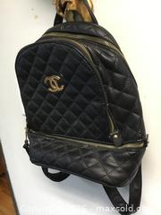 MaxSold Auction: Black Signature backpack (small)  - Saanich (British Columbia, Canada) PARTNER MANAGED Reseller Online Auction - Old West Saanich Road