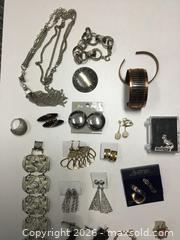 MaxSold Auction: Costume Jewelry Lot - Saanich (British Columbia, Canada) PARTNER MANAGED Reseller Online Auction - Old West Saanich Road