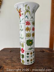 MaxSold Auction: Rosenthal Flower Vase - Saanich (British Columbia, Canada) PARTNER MANAGED Reseller Online Auction - Old West Saanich Road