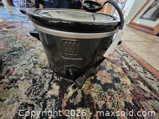 MaxSold Auction: Lot of 2 Electric Slow Cookers – Hamilton Beach & Toastmaster - Virginia Beach (Virginia, USA) SELLER MANAGED Downsizing Online Auction - Beachview Drive