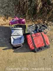 MaxSold Auction: Lot of 5 Reusable Tote and Insulated Lunch Bags - Virginia Beach (Virginia, USA) SELLER MANAGED Downsizing Online Auction - Beachview Drive