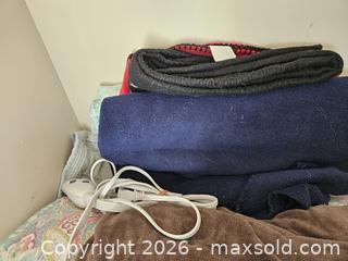 MaxSold Auction: Lot of 8+ Assorted Blankets and Throws - Virginia Beach (Virginia, USA) SELLER MANAGED Downsizing Online Auction - Beachview Drive