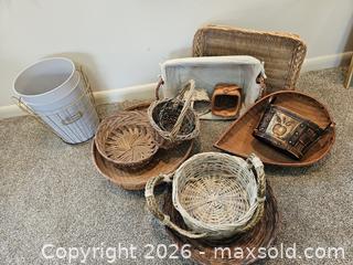 MaxSold Auction: Lot of Decorative & Functional Baskets/Containers (Approx. 10) - Virginia Beach (Virginia, USA) SELLER MANAGED Downsizing Online Auction - Beachview Drive