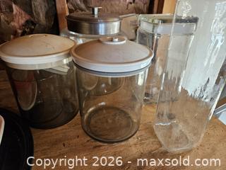 MaxSold Auction: Mixed Canisters, Plastic Food Containers & Baking/Serving Trays - Virginia Beach (Virginia, USA) SELLER MANAGED Downsizing Online Auction - Beachview Drive
