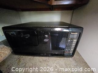 MaxSold Auction: Panasonic Genius Sensor 1350W Countertop Microwave, Black - Virginia Beach (Virginia, USA) SELLER MANAGED Downsizing Online Auction - Beachview Drive