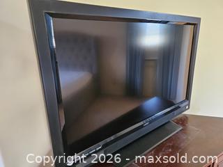 MaxSold Auction: Vizio V0400E 40-inch Full HD LED/LCD TV - Virginia Beach (Virginia, USA) SELLER MANAGED Downsizing Online Auction - Beachview Drive