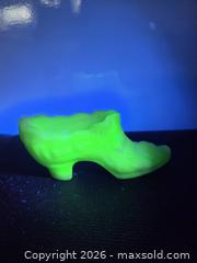 MaxSold Auction: Kanawha Green & White Swirled Glass Novelty Shoe Dish - New Westminster (British Columbia, Canada) SELLER MANAGED Downsizing Online Auction -  Hamilton Street