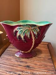 MaxSold Auction: Beautiful Beswick Palm Tree Vase - Made in England - Redwood City (California, USA) SELLER MANAGED Downsizing Online Auction -  Glenwood Avenue
