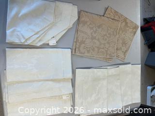 MaxSold Auction: Neiman Marcus Table Linen Set - New with Tags - Redwood City (California, USA) SELLER MANAGED Downsizing Online Auction -  Glenwood Avenue