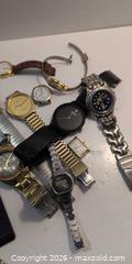 MaxSold Auction: Lot of broken watches - Victoria (British Columbia, Canada) PARTNER MANAGED Reseller Online Auction - Island Highway