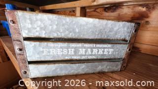 MaxSold Auction: Assorted Garden & Home Decor Lot — Pots, Planters, Lanterns, Trays - Toronto (Ontario, Canada) PARTNER MANAGED Downsizing Online Auction - Creekwood Drive