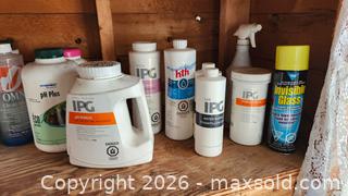 MaxSold Auction: Assorted Pool Maintenance Chemicals Lot, approx. 12 containers - Toronto (Ontario, Canada) PARTNER MANAGED Downsizing Online Auction - Creekwood Drive