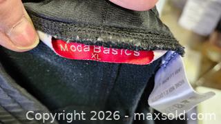 MaxSold Auction: Lot: Backpack, Shoes, Jersey, Bike Lock & Floor Pump - Toronto (Ontario, Canada) PARTNER MANAGED Downsizing Online Auction - Creekwood Drive