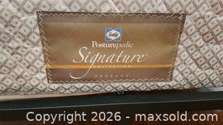 MaxSold Auction: Sealy Posturepedic Signature (ProBack) Queen Innerspring Mattress - Toronto (Ontario, Canada) PARTNER MANAGED Downsizing Online Auction - Creekwood Drive
