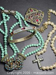 MaxSold Auction: Heidi Daus Jewelry - Peekskill (New York, USA) PARTNER MANAGED Reseller Online Auction -  Diven Street (CONDO)