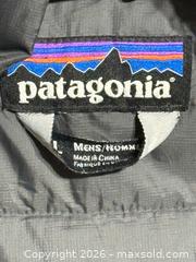 MaxSold Auction: Patagonia Mens Large Lined Jacket 3 in 1 Parka Size Large  - Ottawa (Ontario, Canada) SELLER MANAGED Downsizing Online Auction -  Prince Albert Street