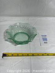 MaxSold Auction: Vintage Uranium Ruffled Glass Bowl Depression Imperial Glass Co.  - Ottawa (Ontario, Canada) SELLER MANAGED Downsizing Online Auction -  Prince Albert Street