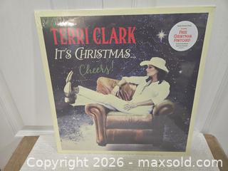 MaxSold Auction: Christmas vinyl record lot - Abbotsford (British Columbia, Canada) SELLER MANAGED Downsizing Online Auction - Auguston Parkway South                 