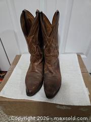 MaxSold Auction: Cowboy boots men's size 9 - Abbotsford (British Columbia, Canada) SELLER MANAGED Downsizing Online Auction - Auguston Parkway South                 