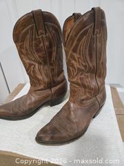 MaxSold Auction: Cowboy boots men's size 9 - Abbotsford (British Columbia, Canada) SELLER MANAGED Downsizing Online Auction - Auguston Parkway South                 