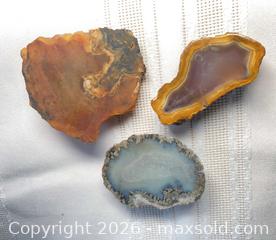 MaxSold Auction: AGATE Geode Chunks - Shelburne (Ontario, Canada) SELLER MANAGED Downsizing Online Auction - Main Street East