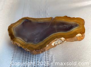 MaxSold Auction: AGATE Geode Chunks - Shelburne (Ontario, Canada) SELLER MANAGED Downsizing Online Auction - Main Street East