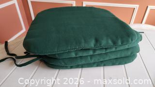 MaxSold Auction: Vinyl Patio Set - Markham (Ontario, Canada) SELLER MANAGED Moving Online Auction - Framingham Drive