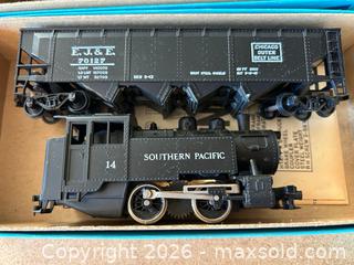 MaxSold Auction: 8 Athearn Trains in Miniature - Glendale (California, USA) SELLER MANAGED Moving Online Auction - West Dryden Street