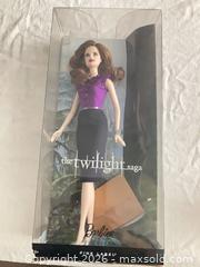 MaxSold Auction: Mattel Barbie Pink Label Twilight Bella Swan Doll - Oshawa (Ontario, Canada) SELLER MANAGED Reseller Online Auction - Skylark Avenue