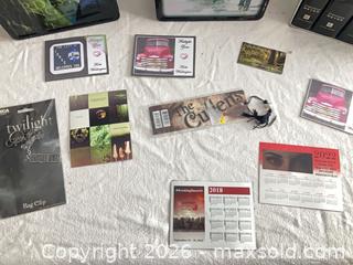 MaxSold Auction: Twilight Saga Paperback Boxed Set (Little, Brown) with 2 Lunchboxes - Oshawa (Ontario, Canada) SELLER MANAGED Reseller Online Auction - Skylark Avenue